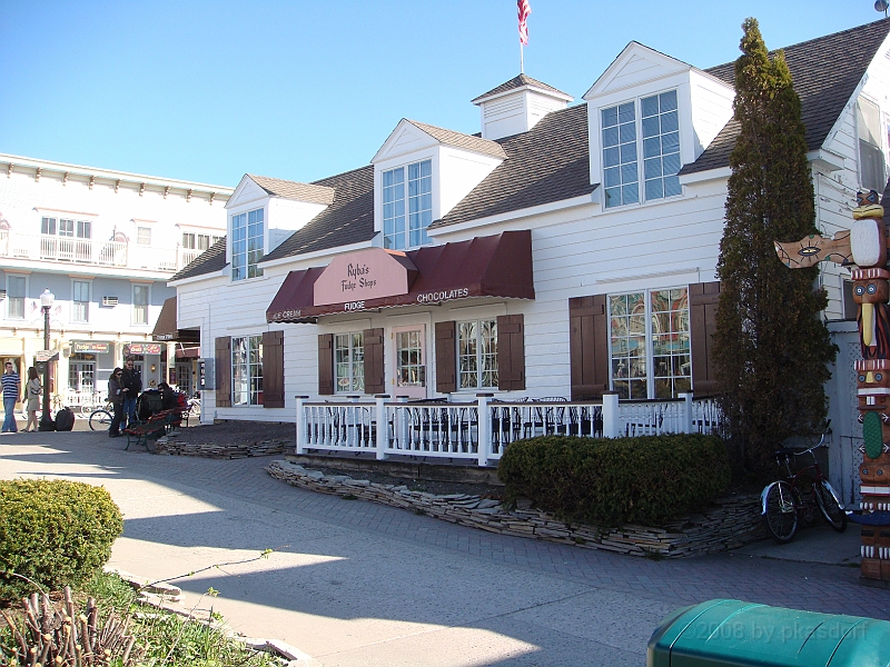 037 Memorial Day [2008 May 23].JPG - Scenes from Mackinac Island.